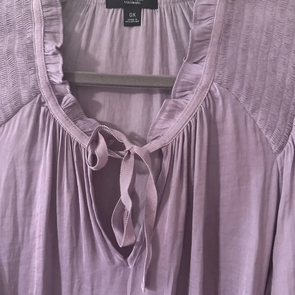 💕SIMPLY VERA💕 Vera Wang lavender long-sleeve blouse. - Picture 3 of 7